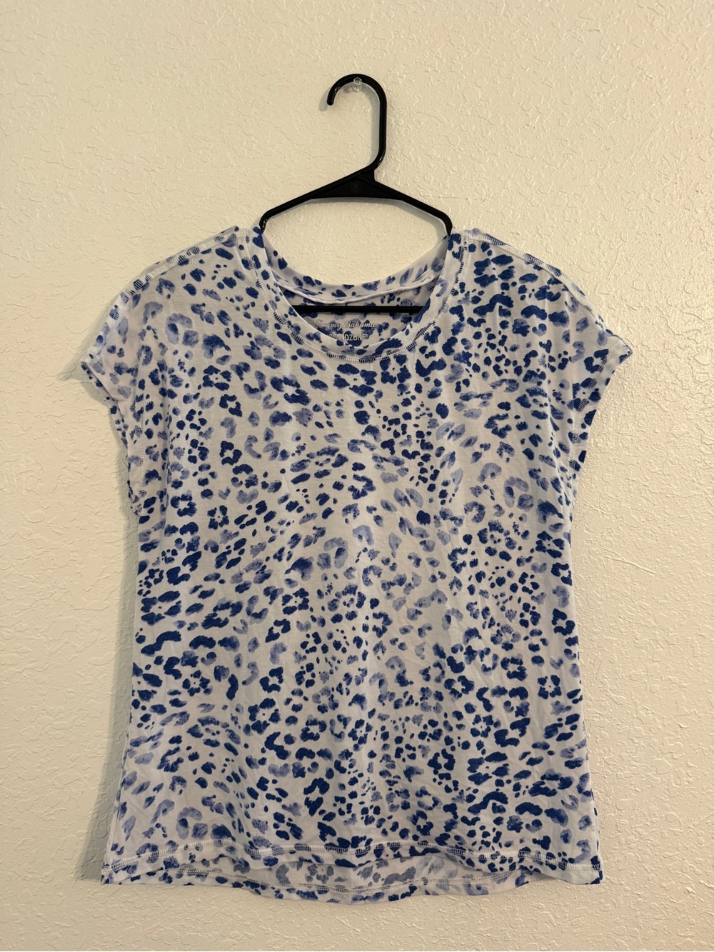 Tommy Bahama Islandzone Women’s White Blue Leopard Print Soft Shirt Size XS / TP